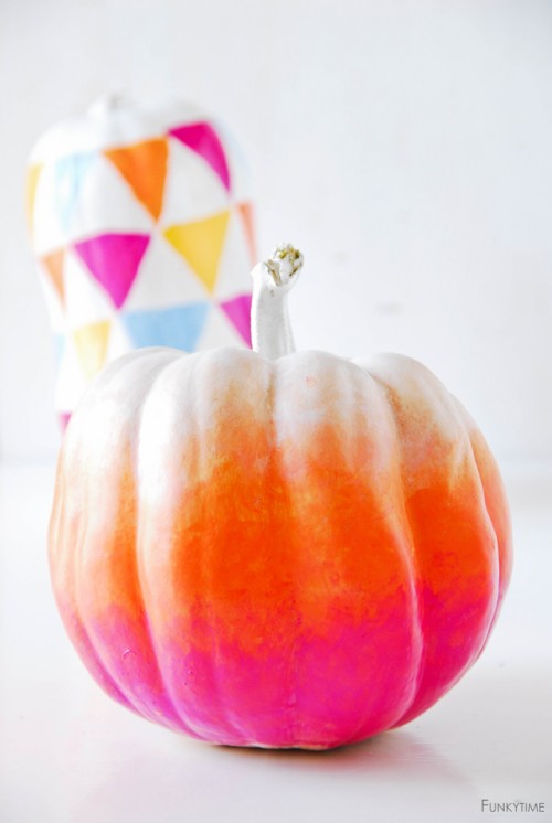 funky ombre pumpkins (via fun)