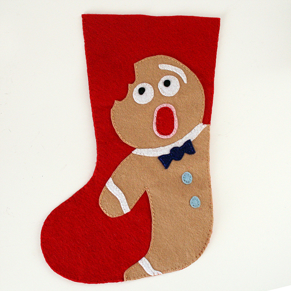 DIY gingerbread felt stocking (via dreamalittlebigger)