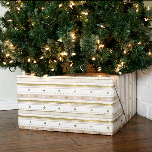 gift Christmas tree base (via dreamalittlebigger)