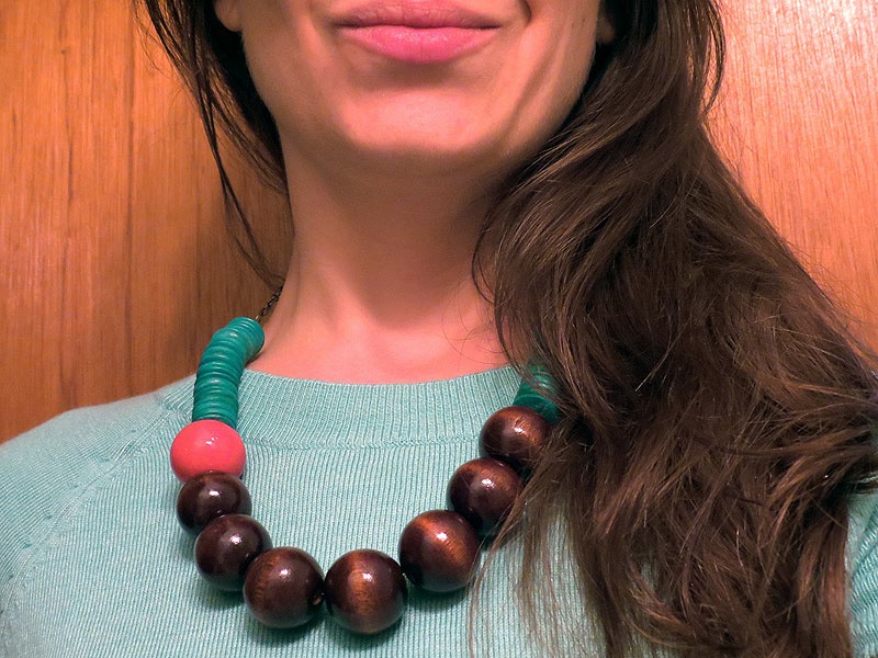 wooden bead necklace (via realpurdy)