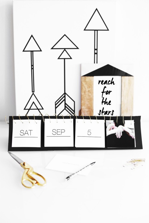 Awesome DIY Black And White Instagram Calendar
