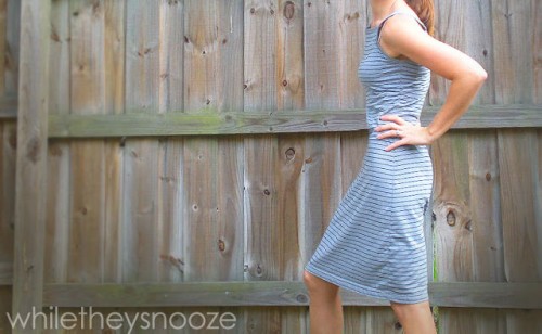 simple summer dress (via whiletheysnooze)