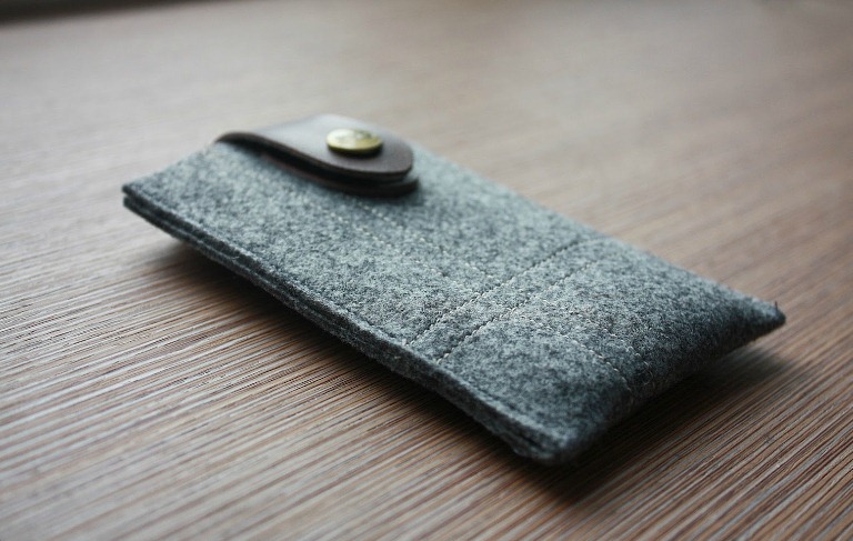 Awesome Diy Iphone Felt Holder For Your Dad