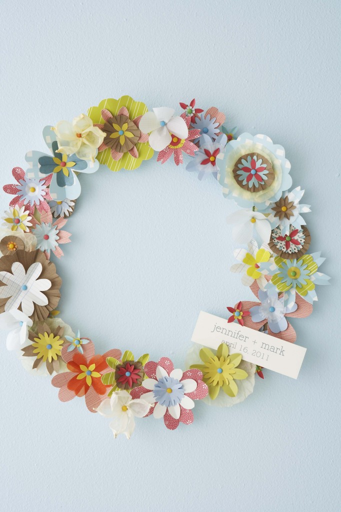 DIY paper flower wreath (via hellolucky)