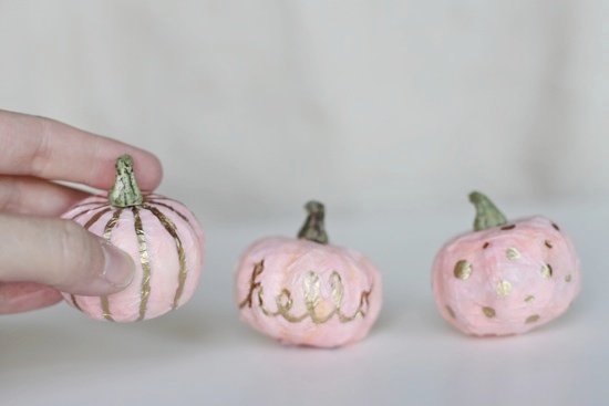 tissue paper mini pumpkins (via papernstitchblog)