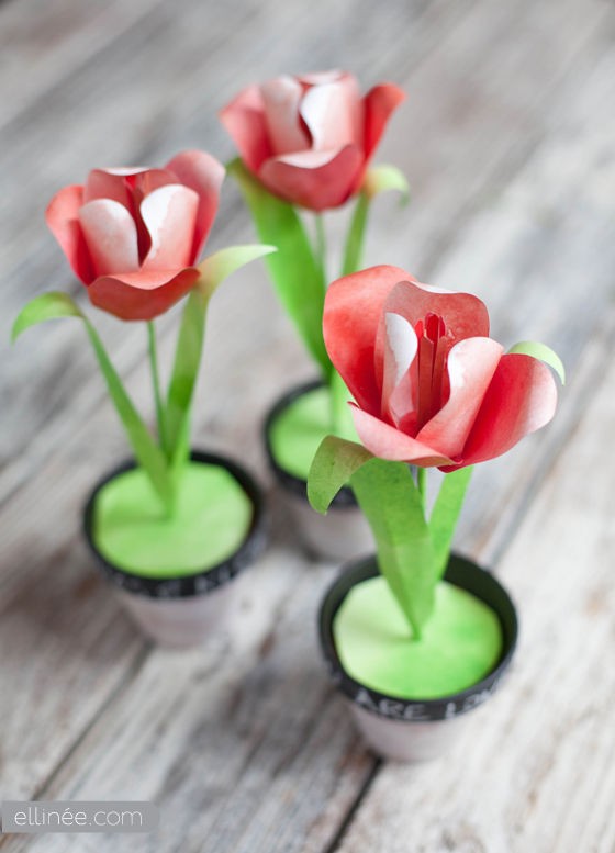 DIY paper tulips (via ellinee)