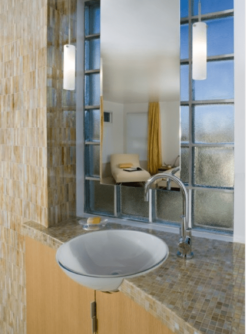 Bathrooms With Washbasins Close To Windows