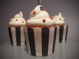 black and white cupcake papers