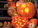 fall stairs decor with pumpkins and beautiful carved jack-o-lanterns and faux leaves is a timeless idea
