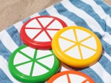 colorful-and-ceerful-diy-citrus-slice-frisbees-5