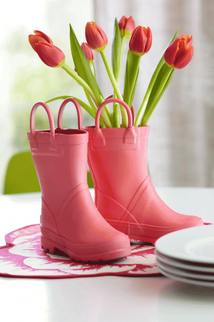 DIY pink tulips centerpiece (via midwestliving)