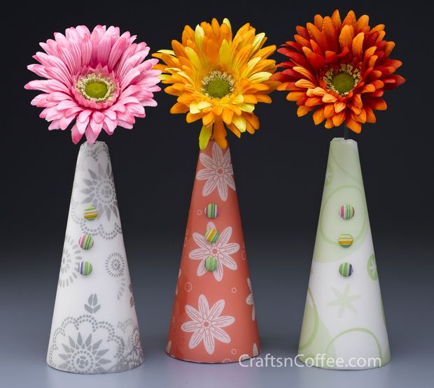 paper and gerbera cones (via craftsncoffee)
