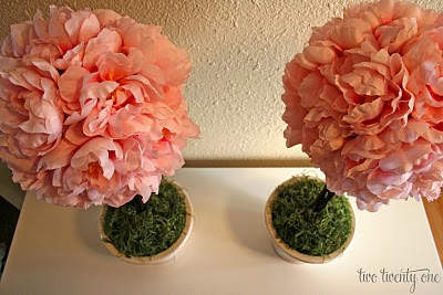 DIY pink peony topiary (via twotwenty-one)