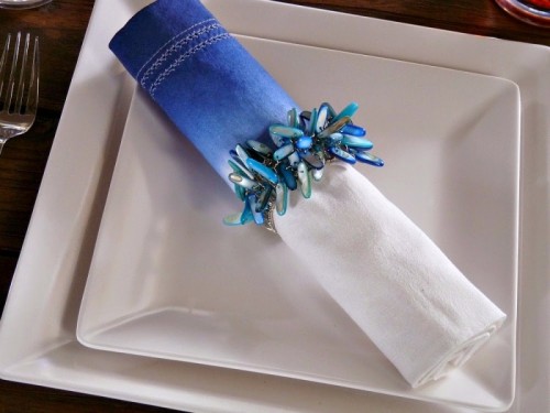 dip dyed napkins (via dans-le-townhouse)