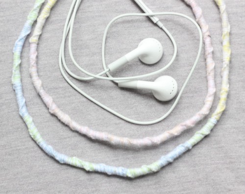 pastel headphones decor (via shelterness)