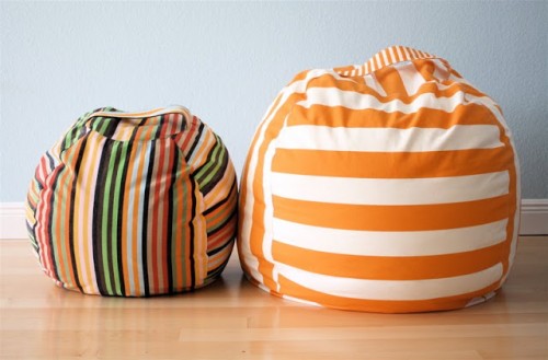 This bean bag chair is perfect for kids room. Lots of things could be done with it. (via soyouthinkyourecrafty)