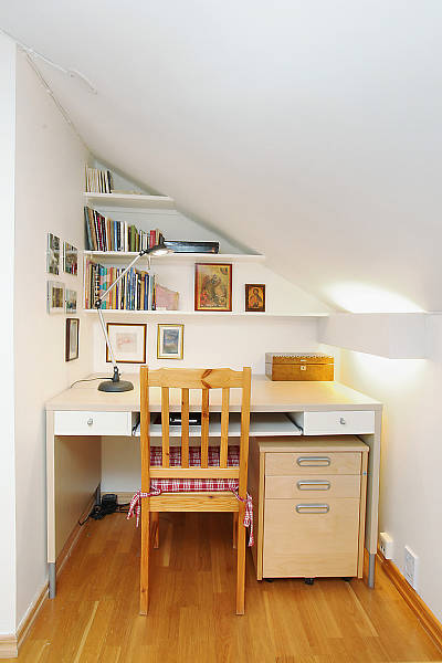 Compact Home Offices In Small Apartments