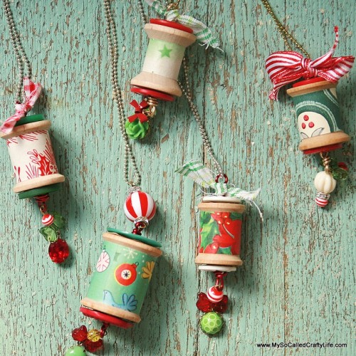 Christmas spool necklace (via mysocalledcraftylife)