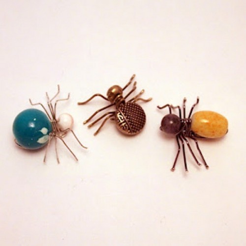 spider jewelry for Halloween (via shelterness)