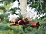 cinnamon sticks, cranberry and pine cones ornaments