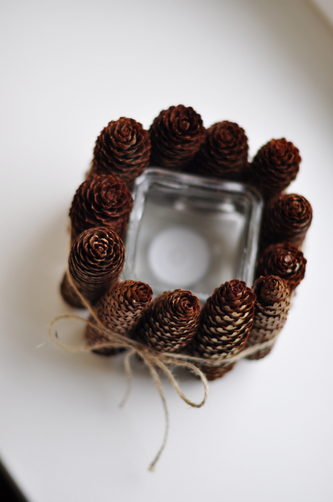pine cone candle holders (via sheepy)