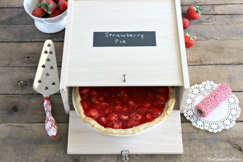 wood pie box (via thecasualcraftlete)