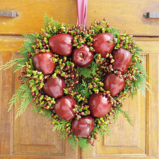 Homemade Apple Heart Wreath (via bhg)