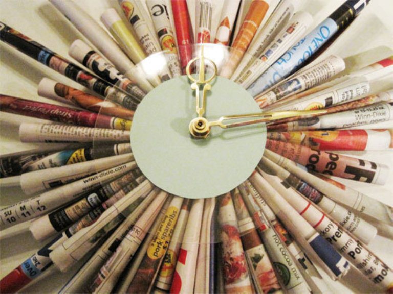 Cool Diy Clock Of Rolled Magazine Sheets