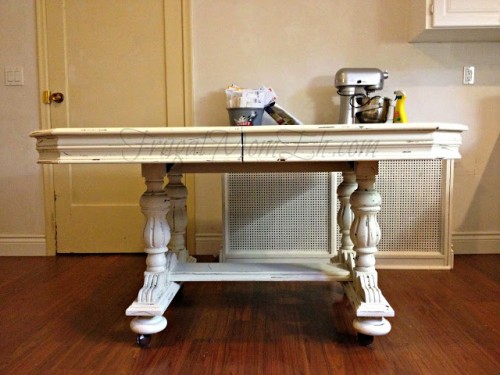 distressed dining table (via frugalmomeh)