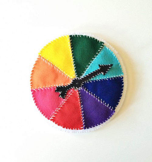 Cool DIY Felt Wheel To Teach Kids Colors