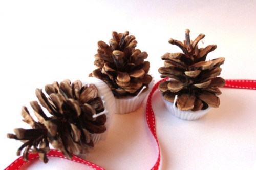 pinecone firelighters (via shelterness)