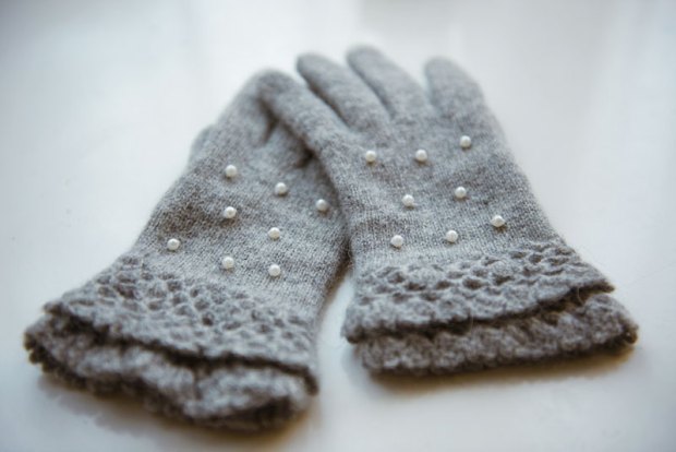 pearl gloves