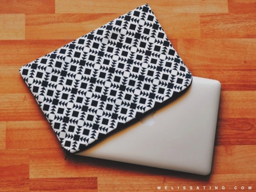 patterned fabric laptop sleeve (via melissating)