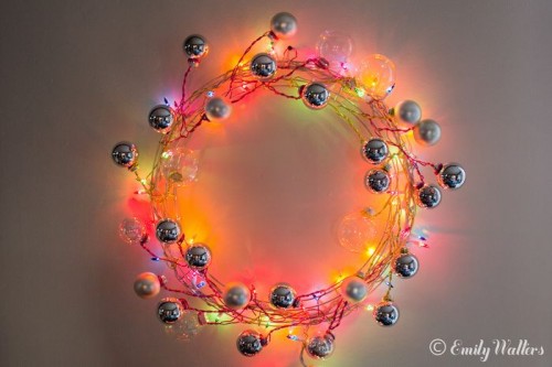 wire and ornament wreath (via handmakerofthings)