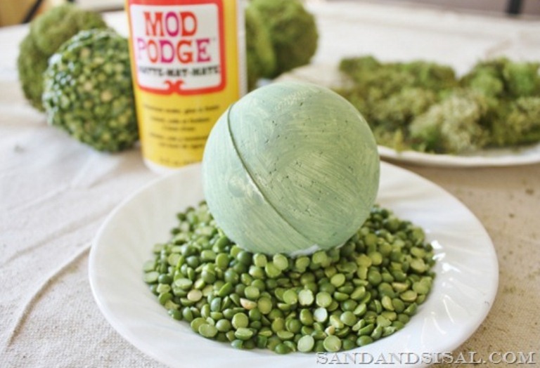 Cool Diy Peas And Moss Balls For Decoration