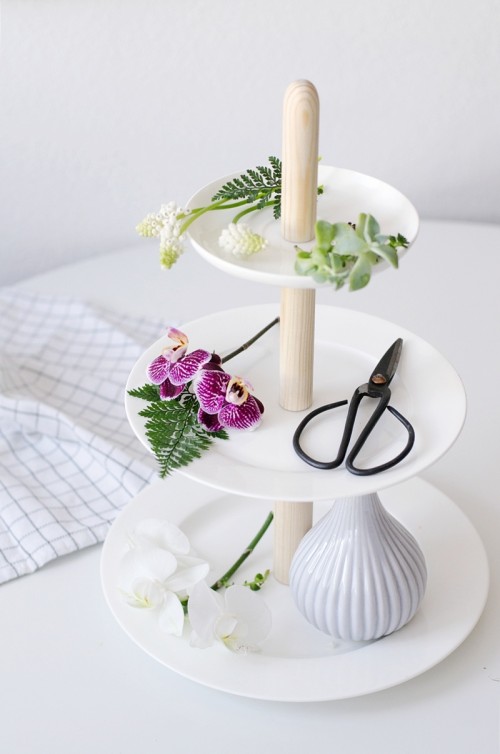 Cool DIY Stand From Three Porcelain Plates