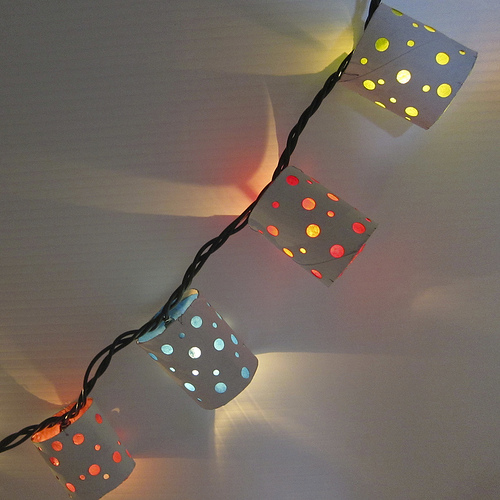 polka dot paper lanterns (via justcraftyenough)