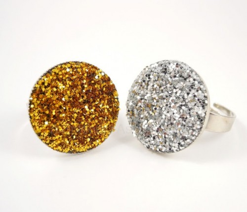 DIY glitter ring (via asplendidassemblage)