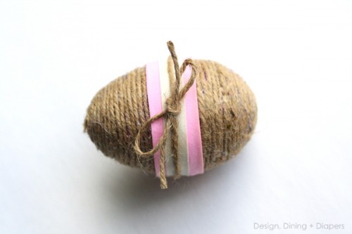 twine and lace eggs (via designdininganddiapers)