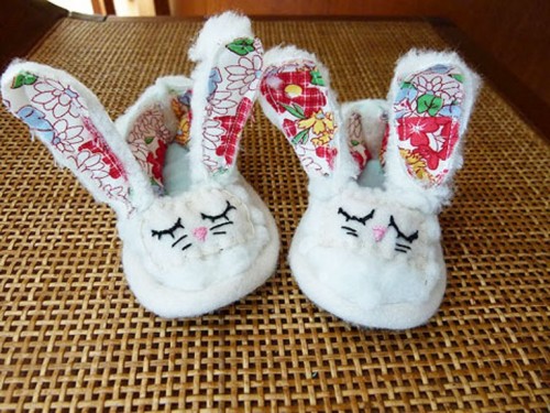 bunny shoes (via shelterness)