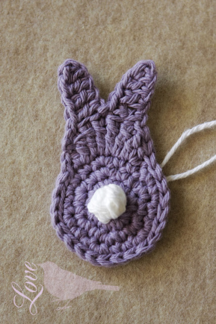 crocheted bunnies (via lovethebluebird)