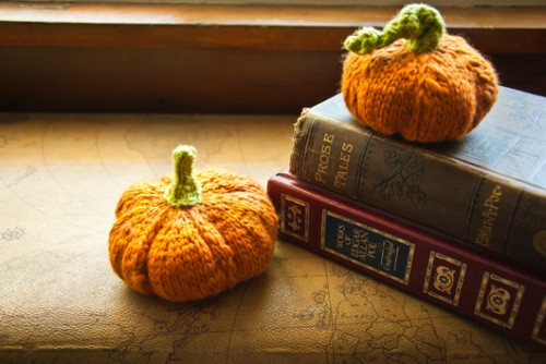 knitted pumpkin (via bobbilewin)