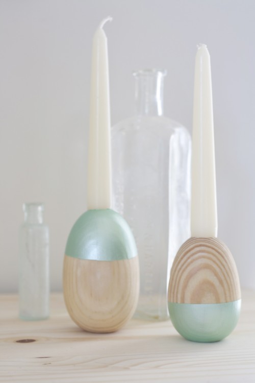 wooden egg candle holder (via hellolidy)