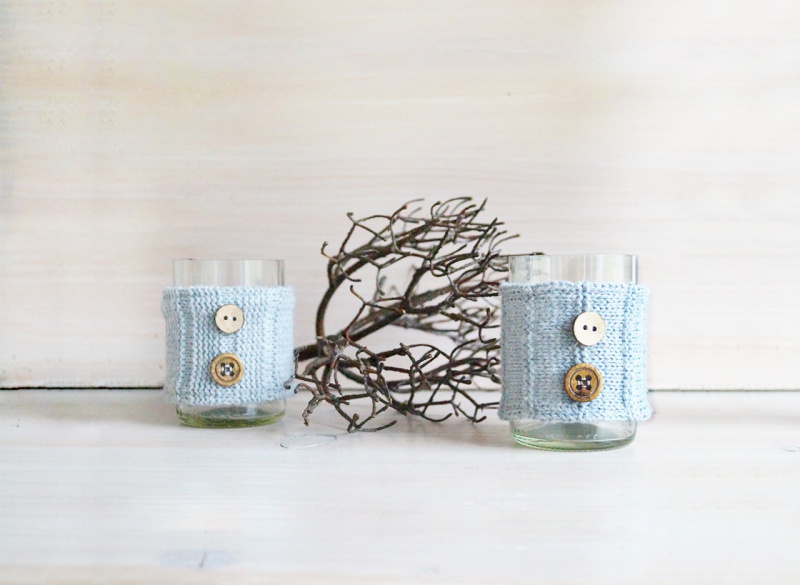 Picture Of cozy diy candleholders with knit wraps  6