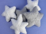 knit star ornaments