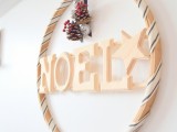 creative-diy-christmas-wreath-of-a-hoop-3