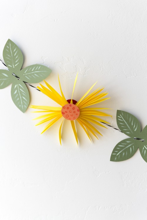 Cute And Easy DIY Paper Flower Garland