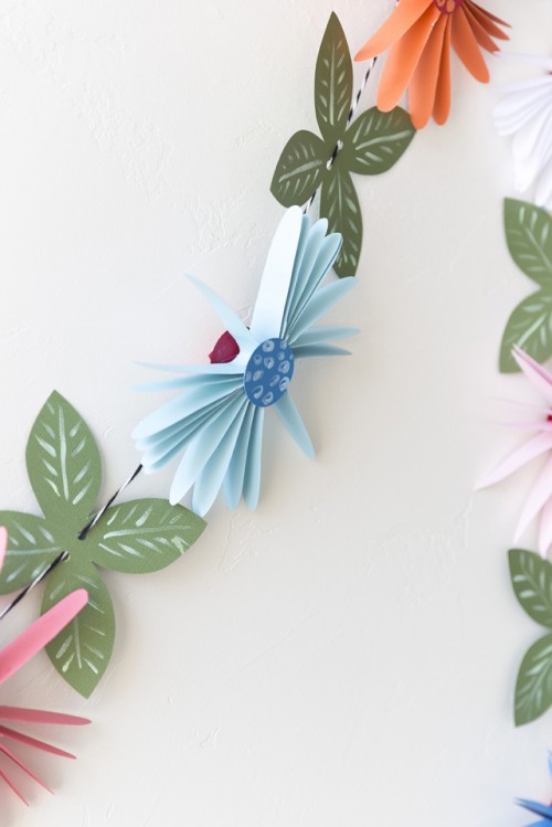 Cute And Easy DIY Paper Flower Garland