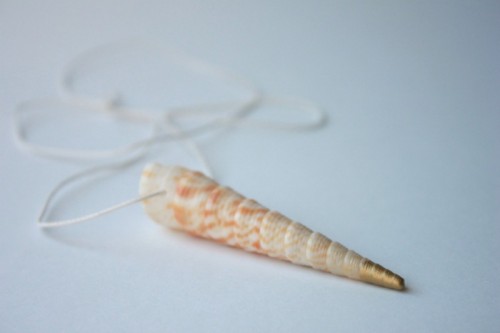 cool seashell necklace (via delightedmomma)
