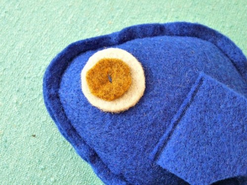 Cute DIY Fish Shaped Cat Toy With Catnip